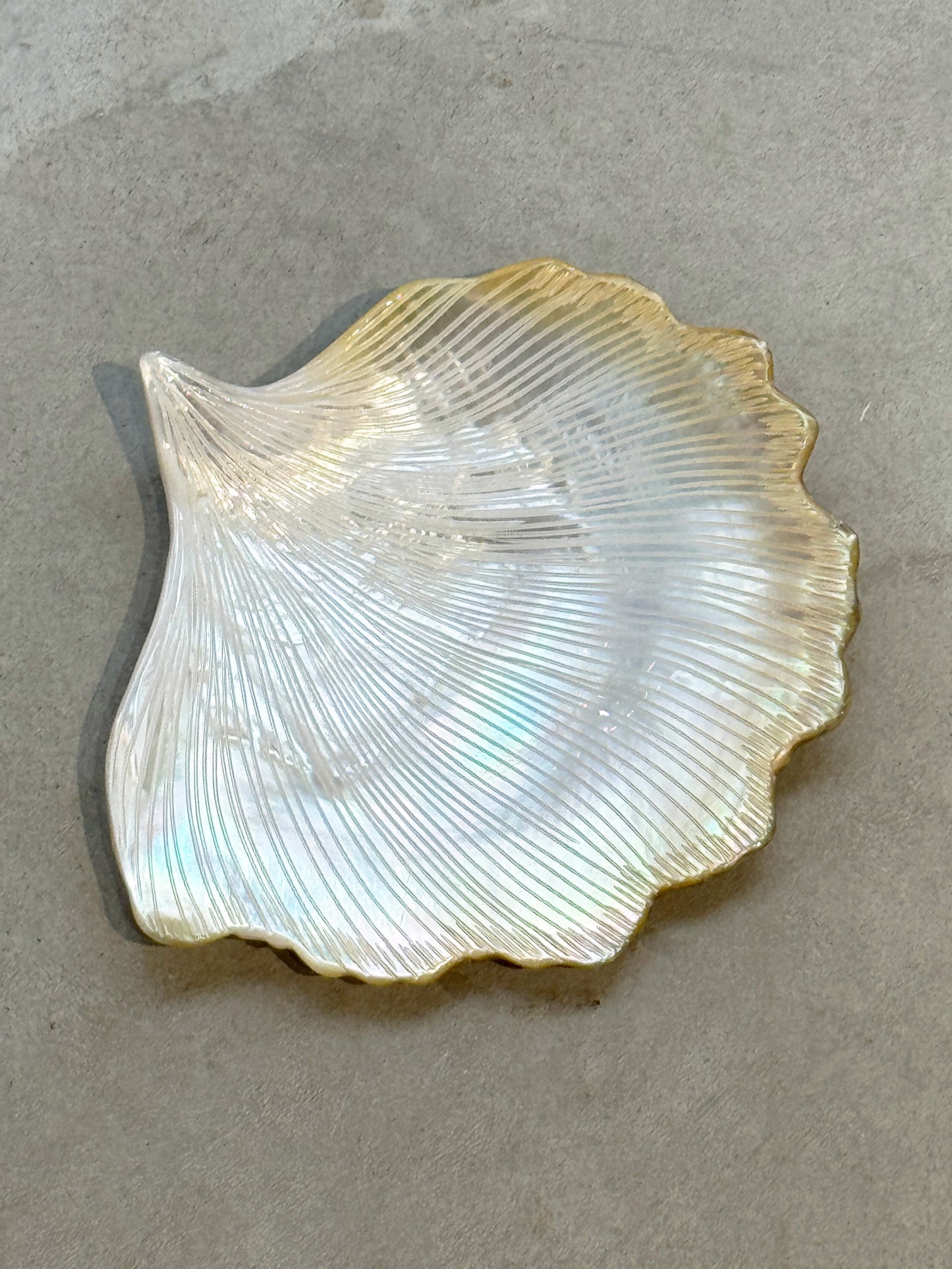 Gingko Plate - Mother of Pearl